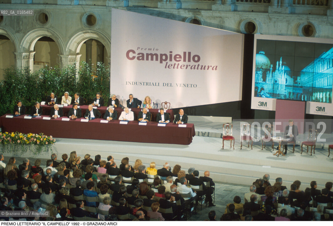Nome: .PREMIO LETTERARIO IL CAMPIELLO.Descrizione: .LETTERATURA / PALCO GIURIA PUBBLICO SCHERMO  .Credit: ©Graziano Arici/Rosebud2 Costo: ..Nazione: .ITALIA.Cittˆ: .VENEZIA.Data: .1992.