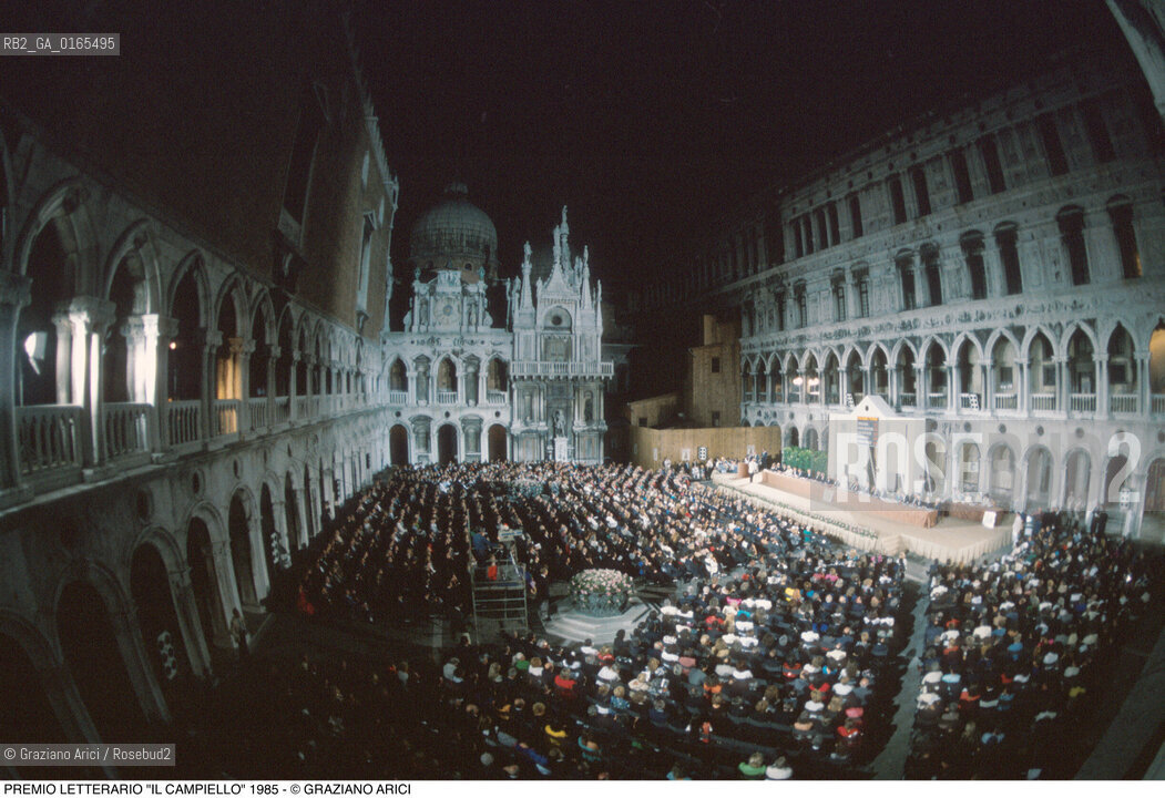 Nome: .PREMIO LETTERARIO IL CAMPIELLO.Descrizione: .LETTERATURA / PALCO GIURIA PUBBLICO  .Credit: ©Graziano Arici/Rosebud2 Costo: ..Nazione: .ITALIA.Cittˆ: .VENEZIA.Data: .1985.