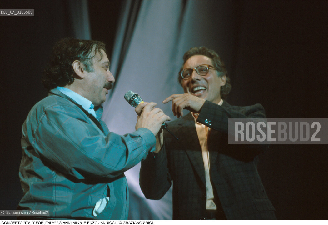 Nome: .CONCERTO ITALY FOR ITALY.Descrizione: .IL GIORNALISTA E PRESENTATORE GIANNI MINA E IL CANTAUTORE ENZO JANNACCI.Credit: ©Graziano Arici/Rosebud2 Costo: ..Nazione: .ITALIA.Cittˆ: .TRENTO.Data: .1985.