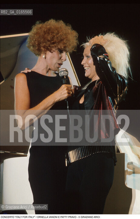Nome: .CONCERTO ITALY FOR ITALY.Descrizione: .LE CANTANTI ORNELLA VANONI E PATTY PRAVO.Credit: ©Graziano Arici/Rosebud2 Costo: ..Nazione: .ITALIA.Cittˆ: .TRENTO.Data: .1985.