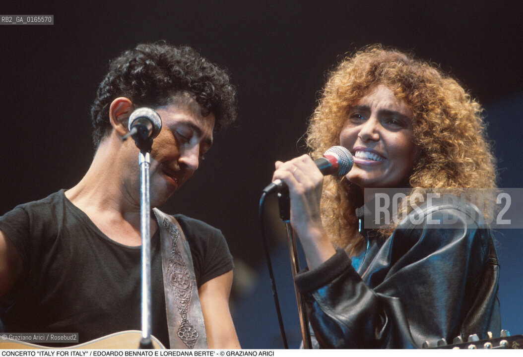 Nome: .CONCERTO ITALY FOR ITALY.Descrizione: .IL CANTAUTORE EDOARDO BENNATO E LA CANTANTE LOREDANA BERTE.Credit: ©Graziano Arici/Rosebud2 Costo: ..Nazione: .ITALIA.Cittˆ: .TRENTO.Data: .1985.