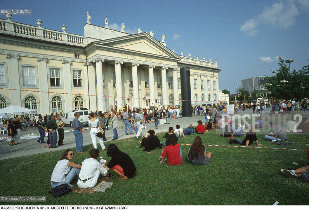 Nome: .KASSEL DOCUMENTA IX .Descrizione: .ARTE ESPOSIZIONE INTERNAZIONALE / IL MUSEO FRIDERICIANUM DAVANTI A FRIEDRICHSPLATZ .Credit: ©Graziano Arici/Rosebud2 Costo: ..Nazione: .GERMANIA.Cittˆ: .KASSEL.Data: .Giugno1992..