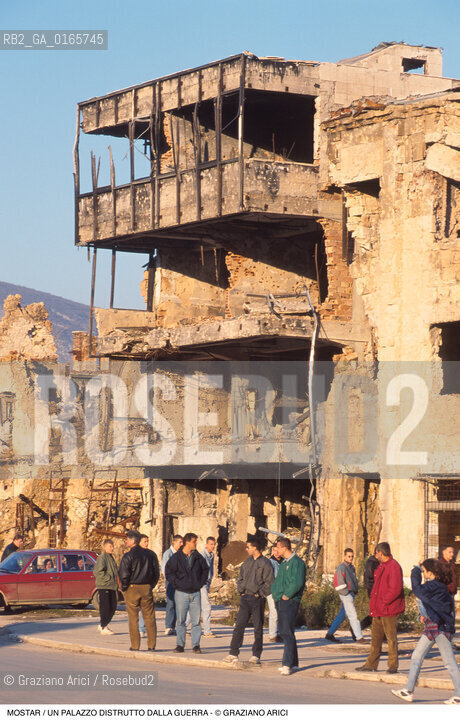 Nome: .MOSTAR.Descrizione: .GUERRA EX JUGOSLAVIA /  UN PALAZZO DISTRUTTO DALLA GUERRA.Credit: ©Graziano Arici/Rosebud2 Costo: ..Nazione: .BOSNIA.Cittˆ: ..Data: .1994..