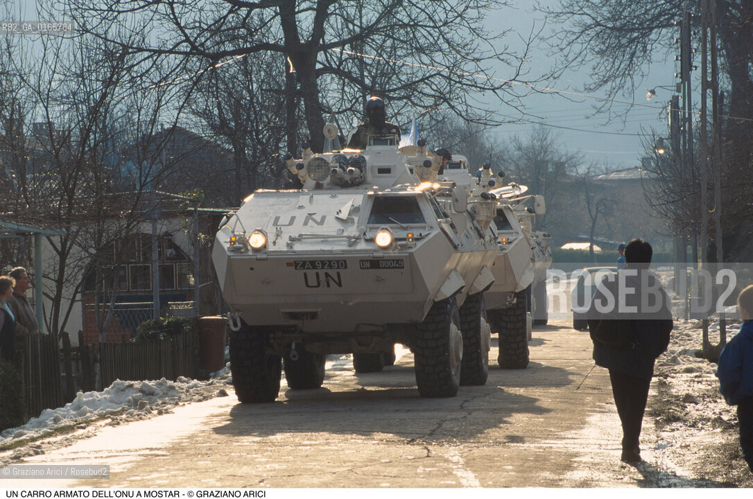 Nome: .MOSTAR.Descrizione: .GUERRA EX JUGOSLAVIA /  UN CARRO ARMATO DELLONU .Credit: ©Graziano Arici/Rosebud2 Costo: ..Nazione: .BOSNIA.Cittˆ: ..Data: .1994..