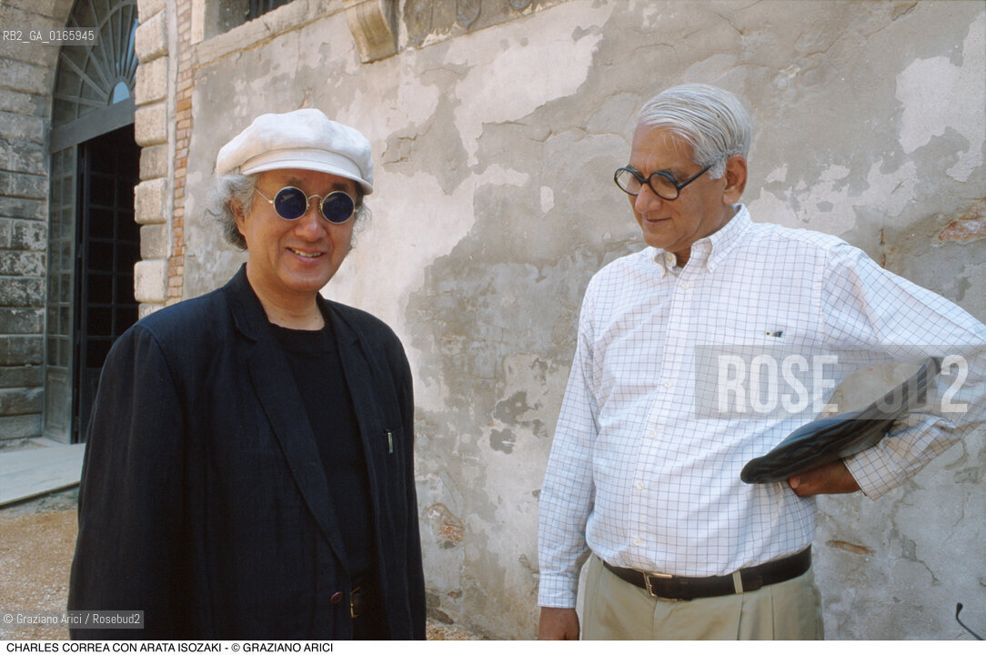 Caption: Nome: .7¡ BIENNALE ARCHITETTURA 2000 - CITTA: LESS AESTHETICS, MORE ETHICS .Descrizione: .CHALES CORREA ARCHITETTO CON ARATA ISOZAKI.Credit: ©Graziano Arici/Rosebud2 .Nazione: ..Cittˆ: ..Data: .2000