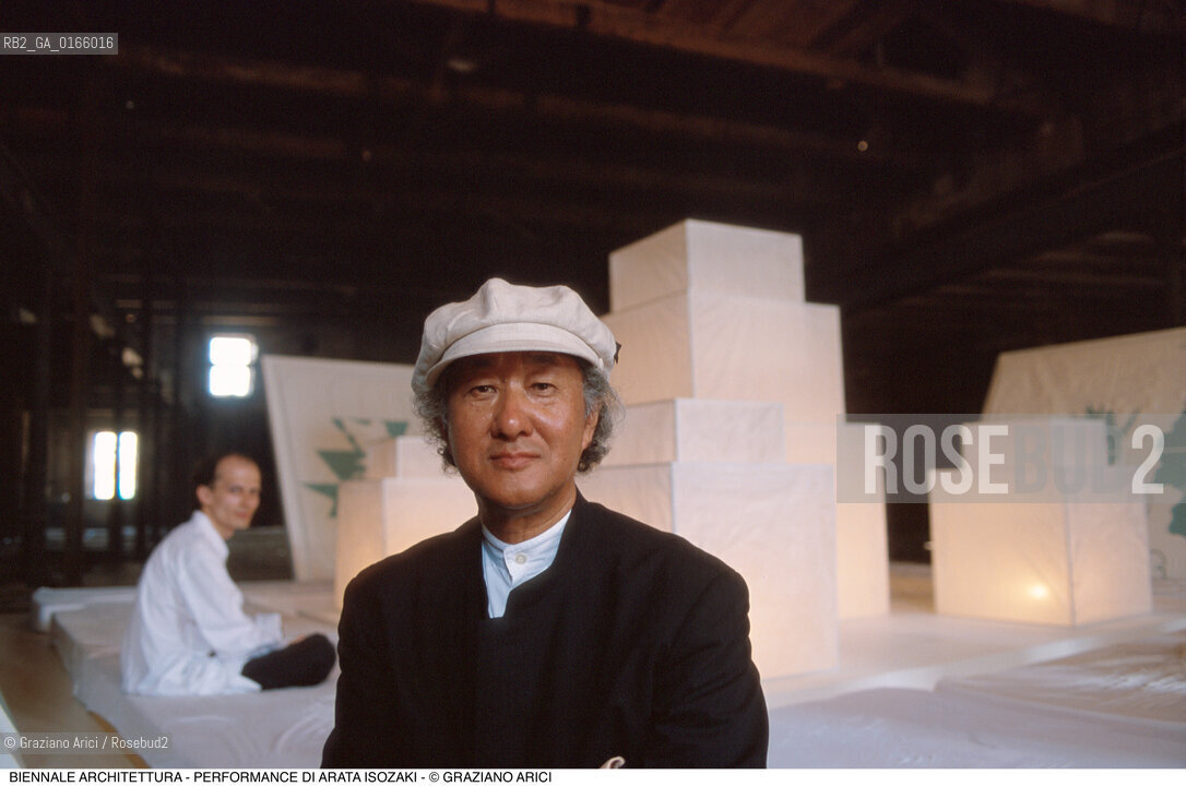 Caption: Nome: .7¡ BIENNALE ARCHITETTURA 2000 - CITTA: LESS AESTHETICS, MORE ETHICS .Descrizione: .ARATA ISOZAKI PERFORMANCE ARCHITETTO ARSENALE.Credit: ©Graziano Arici/Rosebud2 .Nazione: ..Cittˆ: ..Data: .2000