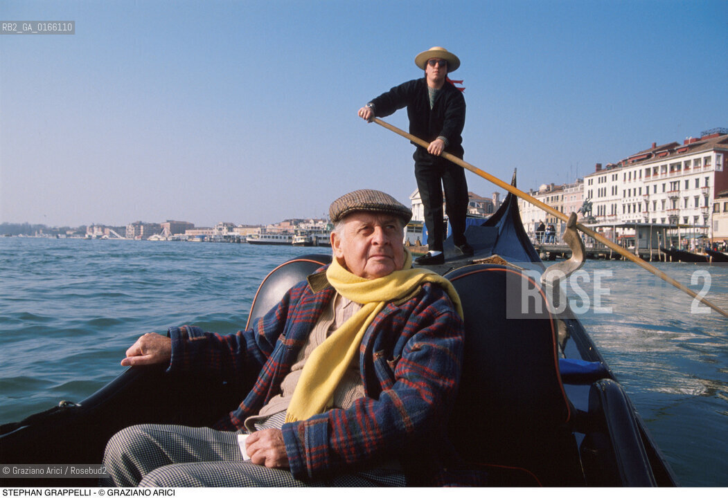 Caption: Nome: .GRAPPELLI STEPHAN.Descrizione: .MUSICA JAZZ VIOLINISTA/IN GONDOLA/SULLO SFONDO PIAZZA SAN MARCO A VENEZIA.Credit: ©Graziano Arici/Rosebud2 / Costo: .A.Nazione: .FRANCIA.Cittˆ: ..Data: .1993