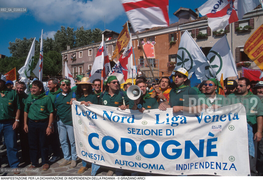 Nome: .LEGA NORD.Descrizione: .POLITICA / DICHIARAZIONE DI INDIPENDENZA DELLA PADANIA / MANIFESTAZIONE PRO SECESSIONE CAMICIE VERDI BANDIERE STRISCIONI / IN RIVA SCHIAVONI .Credit: ©Graziano Arici/Rosebud2 Costo: ..Nazione: .ITALIA.Cittˆ: .VENEZIA.Data: .1997..