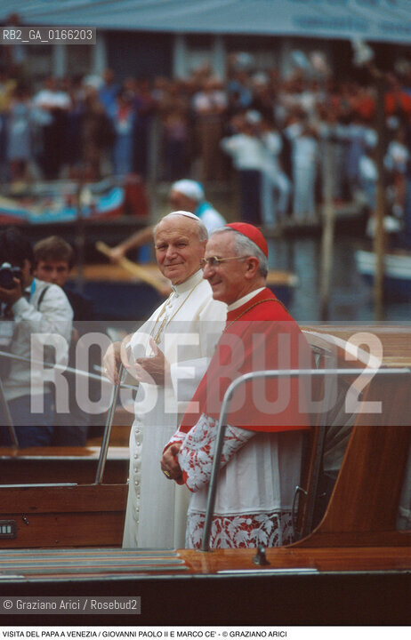 Caption: Caption: Nome: .PAPA.Descrizione: .RELIGIONE / VISITA DEL SANTO PADRE GIOVANNI PAOLO II KAROL WOJTYLA / CON IL PATRIARCA DI VENEZIA MARCO CE IN MOTOSCAFO.Credit: ©Graziano Arici/Rosebud2 / Costo: .A.Nazione: .ITALIA.Cittˆ: ..Data: .17/06/1985