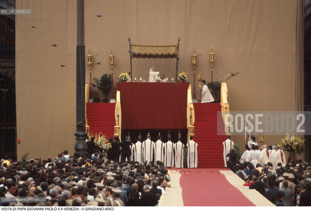 Caption: Caption: Nome: .PAPA.Descrizione: .RELIGIONE / VISITA DEL SANTO PADRE GIOVANNI PAOLO II KAROL WOJTYLA / ALTARE MESSA IN PIAZZA SAN MARCO   .Credit: ©Graziano Arici/Rosebud2 / Costo: .A.Nazione: .ITALIA.Cittˆ: ..Data: .17/06/1985