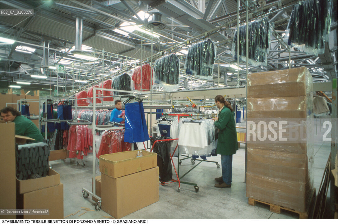 Caption: Nome: .FABBRICA BENETTON.Descrizione: .STABILIMENTO TESSILE / PONZANO.Credit: ©Graziano Arici/Rosebud2 .Nazione: ..Cittˆ: ..Data: .2000.