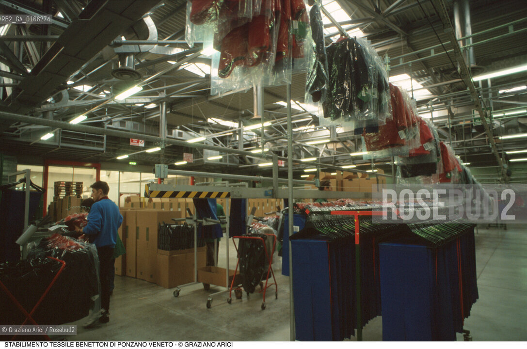 Caption: Nome: .FABBRICA BENETTON.Descrizione: .STABILIMENTO TESSILE / PONZANO.Credit: ©Graziano Arici/Rosebud2 .Nazione: ..Cittˆ: ..Data: .2000.