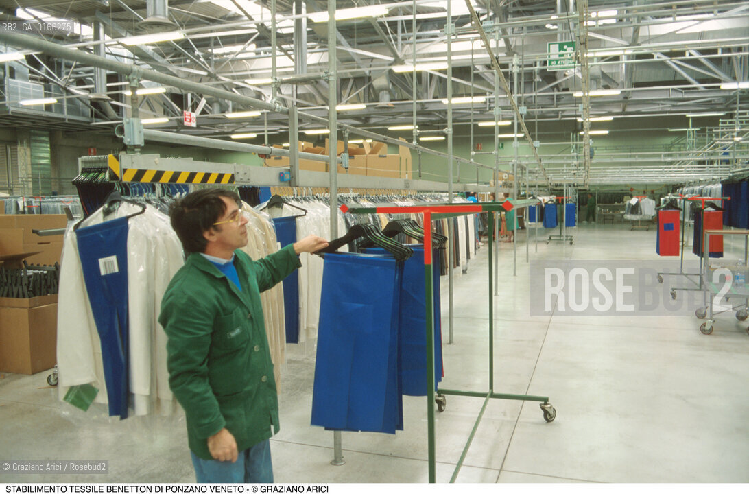 Caption: Nome: .FABBRICA BENETTON.Descrizione: .STABILIMENTO TESSILE / PONZANO.Credit: ©Graziano Arici/Rosebud2 .Nazione: ..Cittˆ: ..Data: .2000.