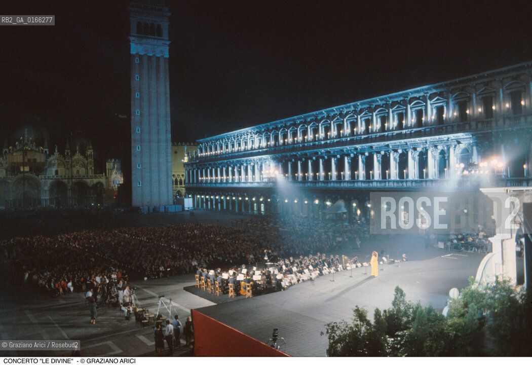 Caption: Nome: .DIVA - LE DIVINE.Descrizione: .CONCERTO MUSICA CLASSICA PIAZZA S.MARCO CANTANTE.Credit: ©Graziano Arici/Rosebud2 .Nazione: ..Cittˆ: ..Data: .199?.