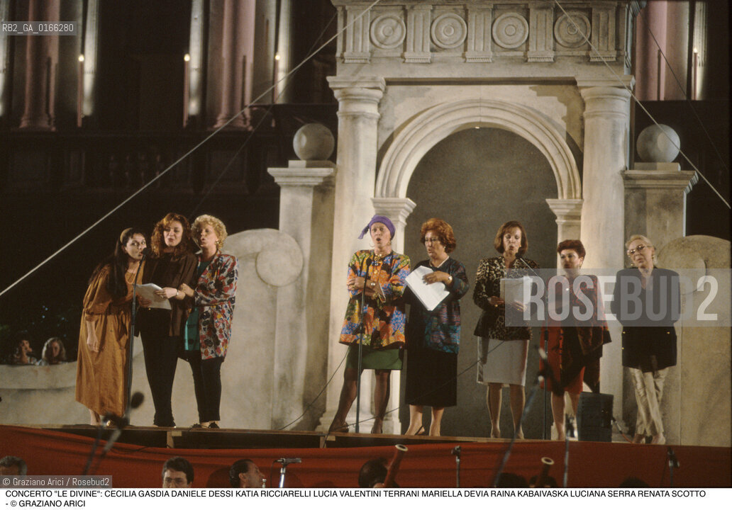 Caption: Nome: .DIVA - LE DIVINE.Descrizione: .CONCERTO MUSICA CLASSICA PIAZZA S.MARCO CECILIA GASDIA DANIELE DESSI KATIA RICCIARELLI LUCIA VALENTINI TERRANI MARIELLA DEVIA RAINA KABAIVASKA LUCIANA SERRA RENATA SCOTTO CANTANTE.Credit: ©Graziano Arici/Rosebud2 .Nazione: ..Cittˆ: ..Data: .199?.