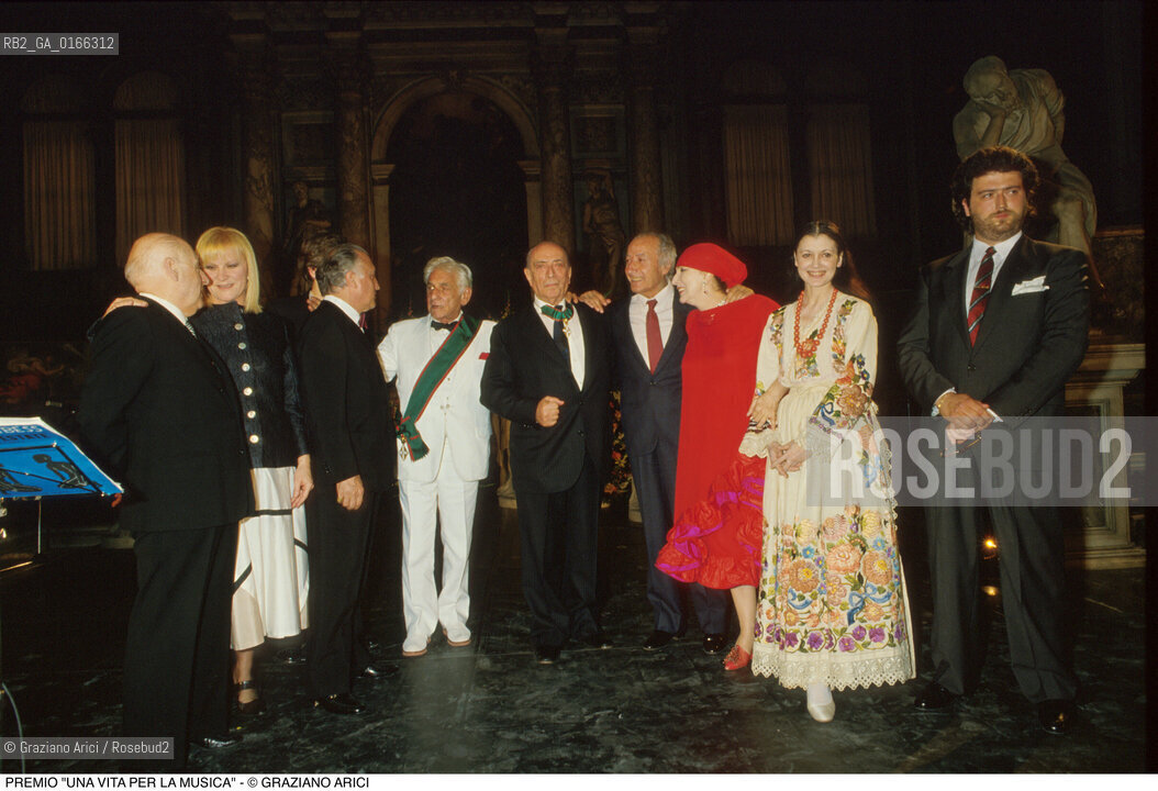 Nome: .OMAGGIO A VENEZIA.Descrizione: .PREMIO UNA VITA PER LA MUSICA / LA CANTANTE LUCIA VALENTINI TERRANI, IL FLAUTISTA SEVERINO GAZZELLONI, I COMPOSITORI LEONARD BERNSTEIN E FRANCESCO SICILIANI, LATTRICE VALENTINA CORTESE E LA BALLERINA CARLA FRACCI / A S. ROCCO.Credit: ©Graziano Arici/Rosebud2 Costo: ..Nazione: .ITALIA.Cittˆ: ..Data: .1993..