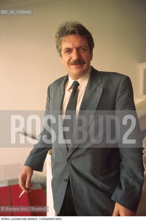 Nome: .REGIONE ISTRIA.Descrizione: .POLITICA / LUCIANO DEL BIANCO MNTRE FUMA UNA SIGARETTA.Credit: ©Graziano Arici/Rosebud2 / Costo: .A.Nazione: ..Cittˆ: .POLA.Data: .1995