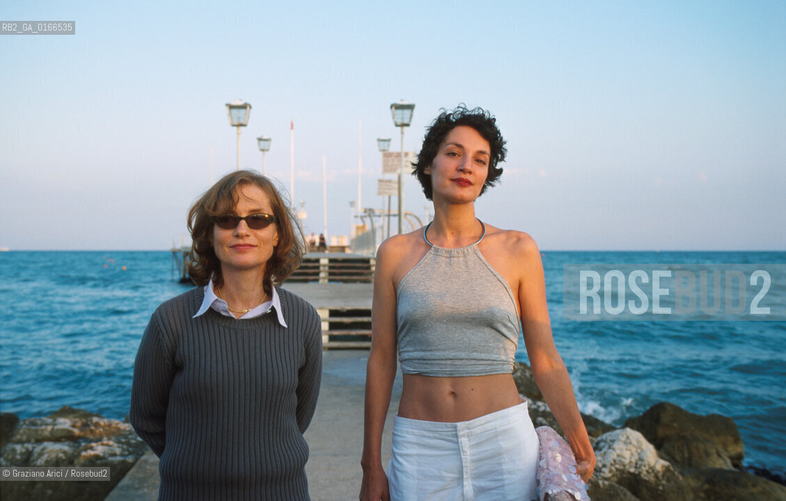 CINEMA 2000 / 57. MOSTRA INTERNAZIONALE DARTE CINEMATOGRAFICA - LATTRICE ISABELLE HUPPERT CON LATTRICE JEANNE BALIBAR (FRANCIA) / DIGA MARE - ©Graziano Arici/Rosebud2