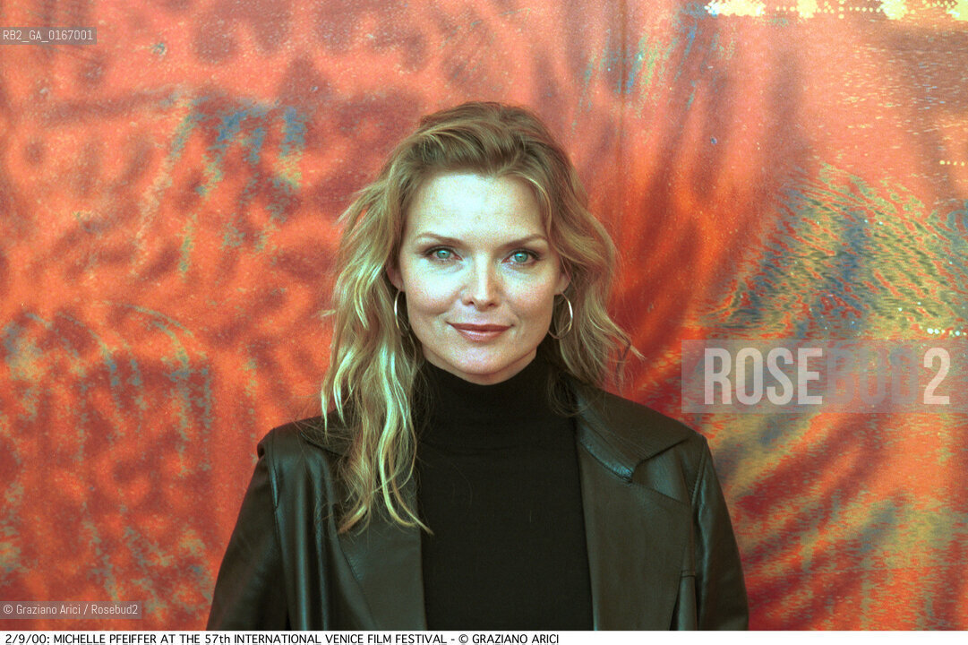 Caption: Nome:.MICHELLE PFEIFFER.Descrizione:.CINEMA ATTRICE / ALLA CONFERENZA STAMPA.CINEMA ACTRESS / AT THE PRESS CONFERENCE OF THE FILM WHAT LIES BENEATH.Credit:.Graziano Arici/Rosebud2 Costo:.A.Nazione:.USA.Cittˆ:.VENEZIA.VENICE.Data:.2000