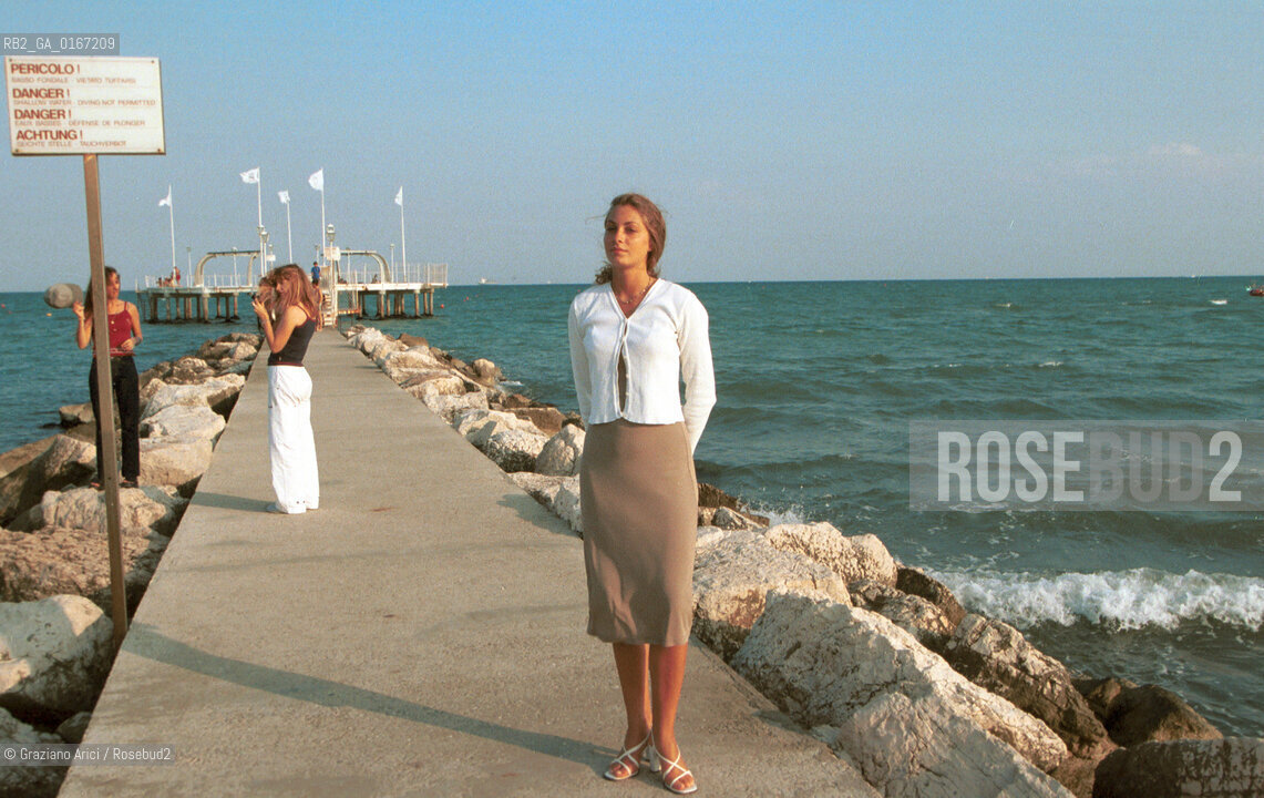 CINEMA 2000 / 57. MOSTRA INTERNAZIONALE DARTE CINEMATOGRAFICA - LAURE DE CLERMONT TONNERRE (FRANCIA), ATTRICE NEL FILM FILS DE DEUX MERES OU COMEDIE DE LINNOCENCE IN SPIAGGIA / MARE - ©Graziano Arici/Rosebud2