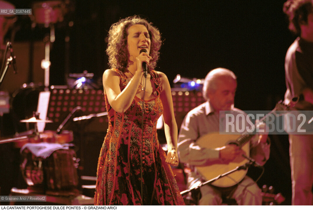 MUSICA ETNICA FADO 2000 / O PRIMEIRO CANTO IL CONCERTO DELLA CANTANTE PORTOGHESE DULCE PONTES / AL TEATRO GOLDONI - ©Graziano Arici/Rosebud2