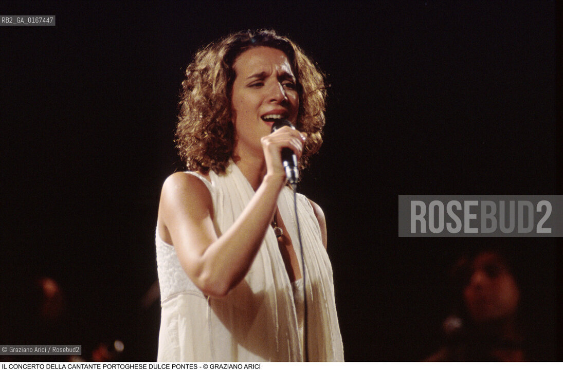 MUSICA ETNICA FADO 2000 / O PRIMEIRO CANTO IL CONCERTO DELLA CANTANTE PORTOGHESE DULCE PONTES / AL TEATRO GOLDONI - ©Graziano Arici/Rosebud2