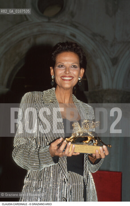 Nome:.CARDINALE CLAUDIA.Descrizione:.CINEMA ATTRICE / CON IL PREMIO LEONE DORO ALLA CARRIERA ALLA MOSTRA DEL CINEMA.CINEMA ACTRESS / WITH THE AWARD GOLDEN LION TO THE CAREER AT THE {VENICE} FILM FESTIVAL.Credit:.Graziano Arici/Rosebud2/.Costo:.A.Nazione:.ITALIA.ITALY.Cittˆ:..Data:.1993
