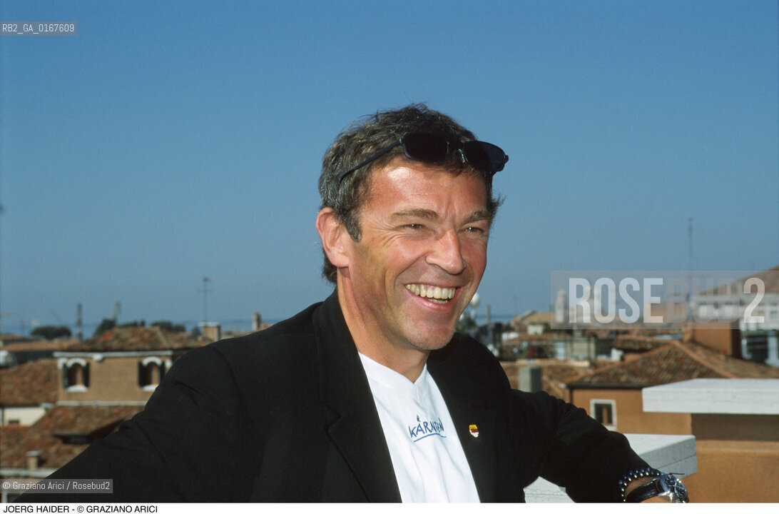 Nome:.JOERG HAIDER.Descrizione:.POLITICA / LEADER DEL PARTITO NAZIONALISTA, GOVERNATORE DELLA CARINZIA / SULLA TERRAZZA DELLHOTEL EUROPA & REGINA.Credit:.Graziano Arici/Rosebud2/.Costo:.A.Nazione:.AUSTRIA.Cittˆ:.VENEZIA.Data:.2000