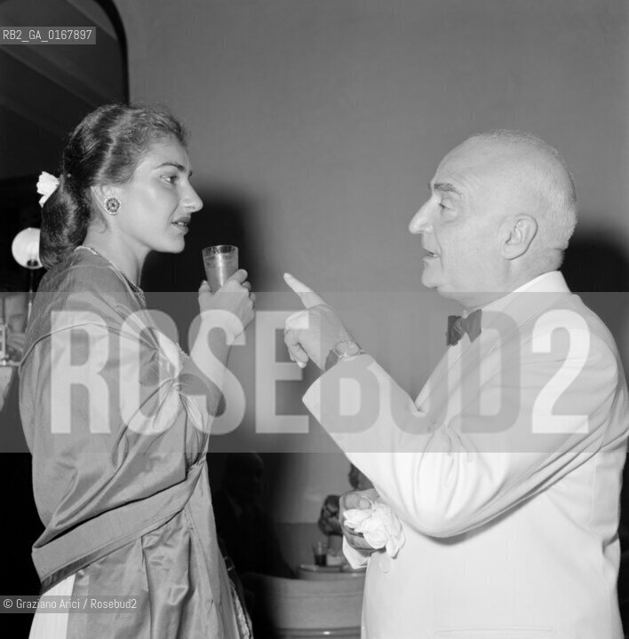 THE OPERA SINGER MARIA CALLAS ( KALOGEROPOULOS ) AND THE PRODUCER ANGELO RIZZOLI - VENICE - 195? © ARCHIVIO Graziano Arici/Rosebud2  / MUSICA / MUSICA LIRICA / CANTANTE / PRODUTTORE