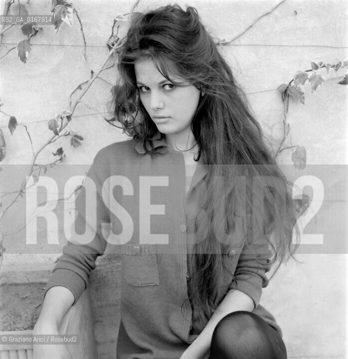 THE ACTRESS CLAUDIA CARDINALE IN ROME (HOME?) - 1958 © ARCHIVIO Graziano Arici/Rosebud2  / ATTRICE / CINEMA