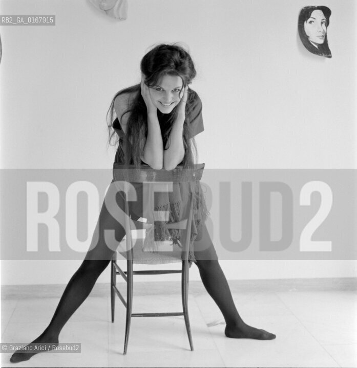 THE ACTRESS CLAUDIA CARDINALE IN ROME (HOME?) - 1958 © ARCHIVIO Graziano Arici/Rosebud2  / ATTRICE / CINEMA
