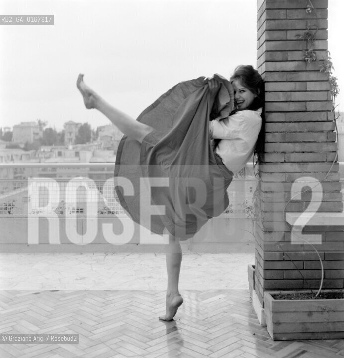 THE ACTRESS CLAUDIA CARDINALE IN ROME (HOME?) - 1958 © ARCHIVIO Graziano Arici/Rosebud2  / ATTRICE / CINEMA