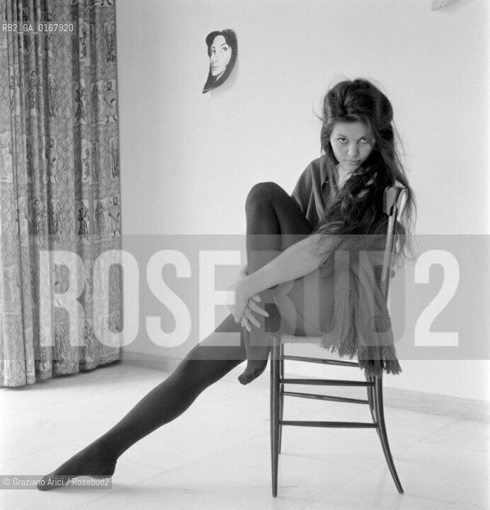 THE ACTRESS CLAUDIA CARDINALE IN ROME (HOME?) - 1958 © ARCHIVIO Graziano Arici/Rosebud2  / ATTRICE / CINEMA