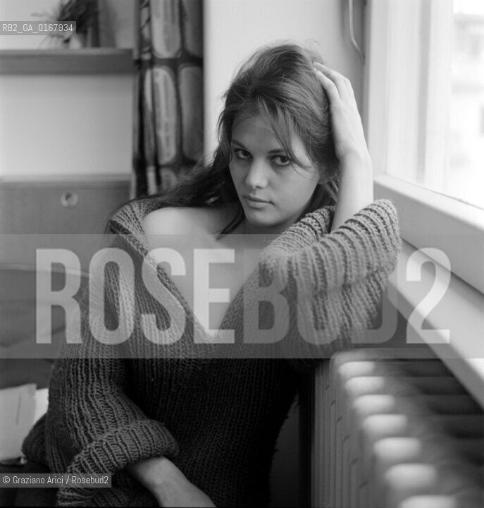 THE ACTRESS CLAUDIA CARDINALE IN ROME (HOME?) - 1958 © ARCHIVIO Graziano Arici/Rosebud2  / ATTRICE / CINEMA