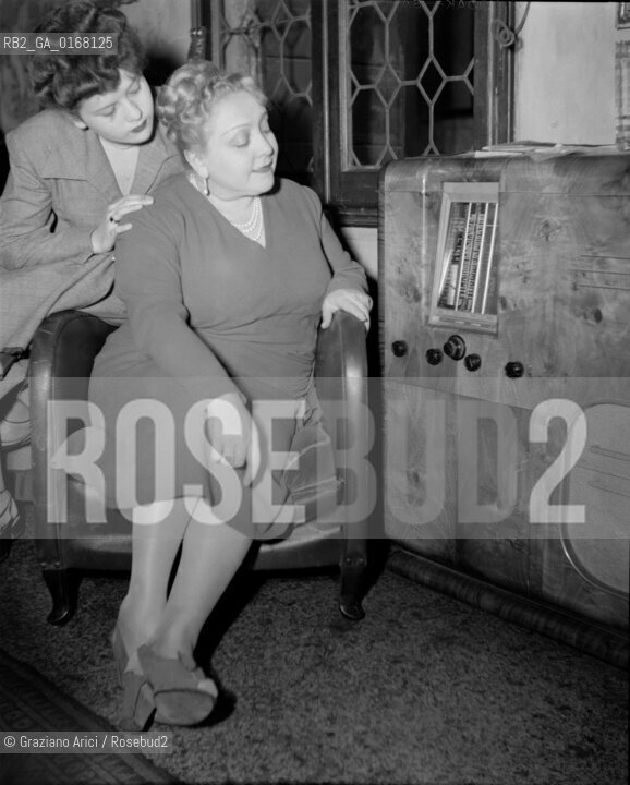 THE OPERA SINGER TOTI DAL MONTE AT HOME IN VENICE - 1948 © ARCHIVIO Graziano Arici/Rosebud2  / MUSICA/ OPERA LIRICA