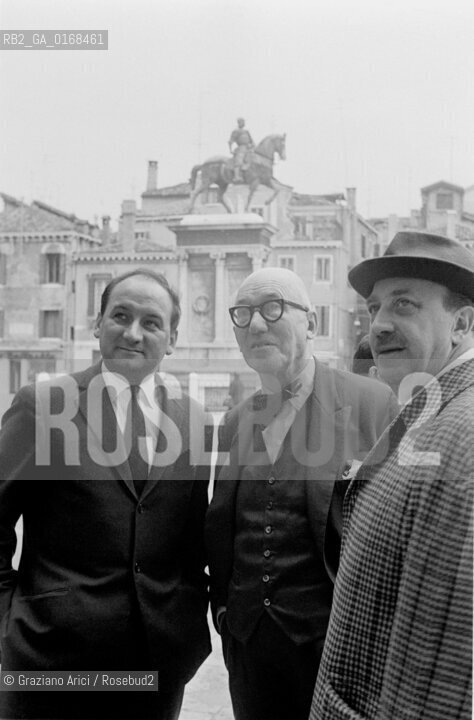 THE ARCHITECT, TOWN - PLANNER AND PAINTER LE CORBUSIER (CHARLES-EDOUARD JEANNERET)  WITH ART HISTORIAN GIUSEPPE MAZZARIOL IN VENICE - 1965 - © ARCHIVIO Graziano Arici/Rosebud2  / ARCHITETTO / URBANISTA / PITTORE / STORICO DELLARTE / ARCHITETTURA / ARTE