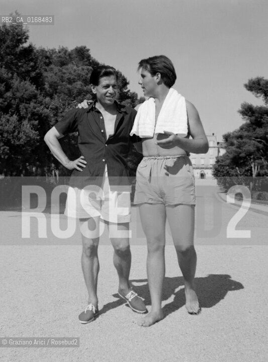 THE COREOGRAPHER SERGE LIFAR AND SANDRI AGHA KHANS SON AT HOTEL EDEN ROCK IN CAP DANTIBES - 1948 © ARCHIVIO Graziano Arici/Rosebud2  / NOBILE / COREOGRAFO / DANZA