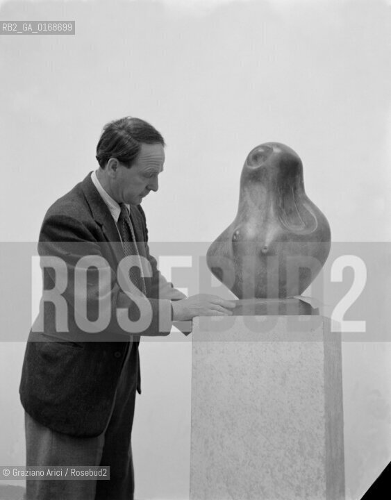 THE SCULPTOR HENRY MOORE AT INTERNATIONAL ART EXPOSITION  IN VENICE - 1948 -  © ARCHIVIO Graziano Arici/Rosebud2  / ARTE / SCULTORE / BIENNALE DARTE