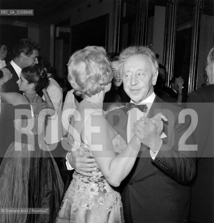 THE PIANIST ARTHUR RUBINSTEIN WITH HIS WIFE AT THE ELSA MAXWELL PARTY IN VENICE  - 1957  © ARCHIVIO Graziano Arici/Rosebud2  / MUSICA / PIANISTA