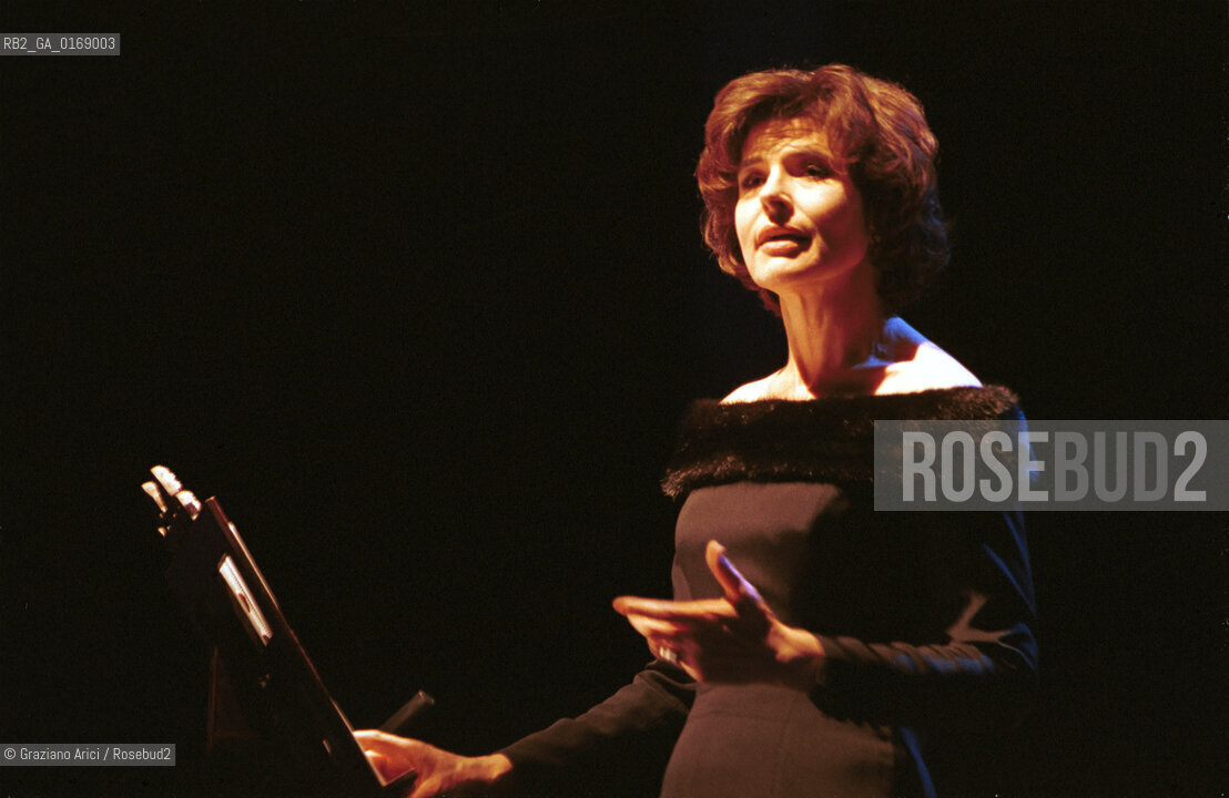 Nome: .GRAN TEATRO LA FENICE.Descrizione: .MUSICA CLASSICA / IL TEATRO IMMAGINARIO: BERLIOZ LEGGE SHAKESPEARE, GOETHE E NERVAL / VOCE RECITANTE : FANNY ARDANT / DIREZIONE : JEFFREY TATE .Credit: .Graziano Arici/Rosebud2/.Costo: .A.Nazione: .ITALIA.Cittˆ: .VENEZIA.Data: .2001.La cessione dei diritti di questa immagine si intende per quanto di nostra competenza. Non comprende invece le eventuali spese  relative a diritti che potranno essere richiesti dagli Enti o persone fisiche cui appartengono eventualmente i soggetti  ripresi. Tali costi, ove necessari, e lÕespletamento di qualsivoglia pratica di richiesta di concessione del permesso di pubblicazione sono esclusivamente a carico e a cura del soggetto acquirente di questa immagine.