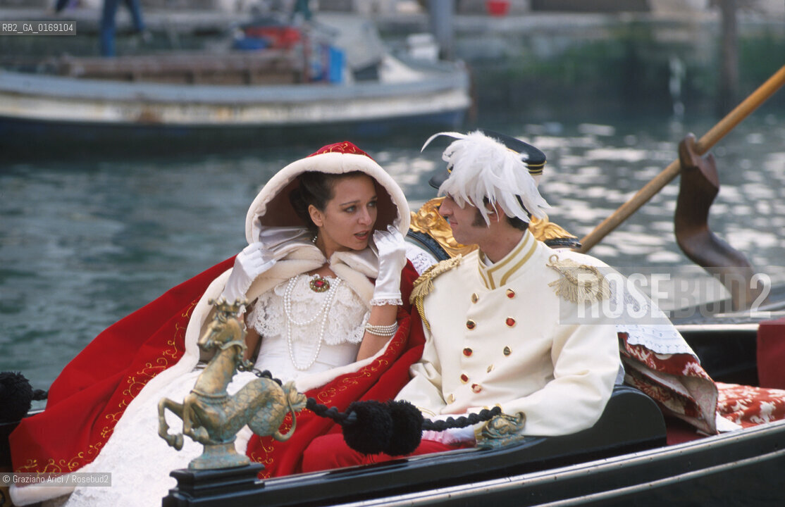 Nome: .GOLINO VALERIA.Descrizione: .CINEMA ATTRICE / GONDOLA  / CARNEVALE .Credit: .Graziano Arici/Rosebud2/.Costo: .A.Nazione: .ITALIA.Cittˆ: .VENEZIA.Data: .2001