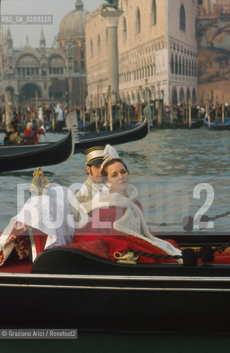 Nome: .GOLINO VALERIA.Descrizione: .CINEMA ATTRICE / GONDOLA  / CARNEVALE / SAN MARCO.Credit: .Graziano Arici/Rosebud2/.Costo: .A.Nazione: .ITALIA.Cittˆ: .VENEZIA.Data: .2001