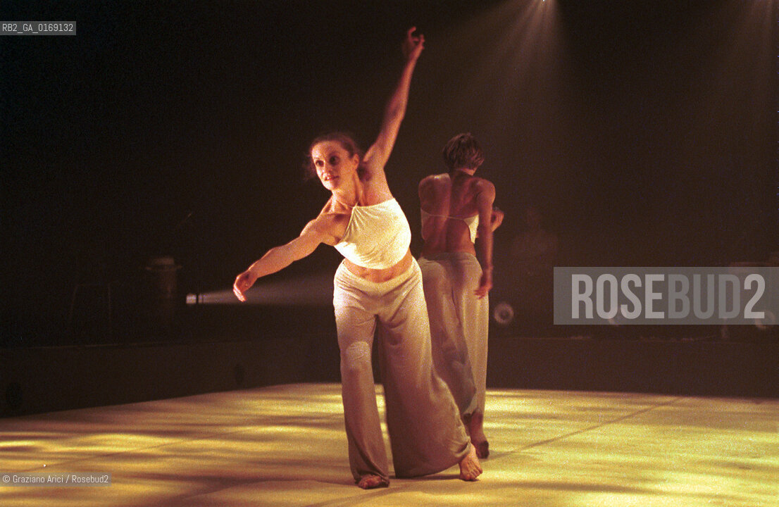 VENICE 22/06/2001 - LA BIENNALE DI VENEZIA : DANZAMUSICATEATRO- KAZE, COREOGRAPHER TERO SAARINEN, TOOTHPICK COMPANY, MUSIC BY YAS-KAZ - ©Graziano Arici/Rosebud2 / BALLO / BALLETTO