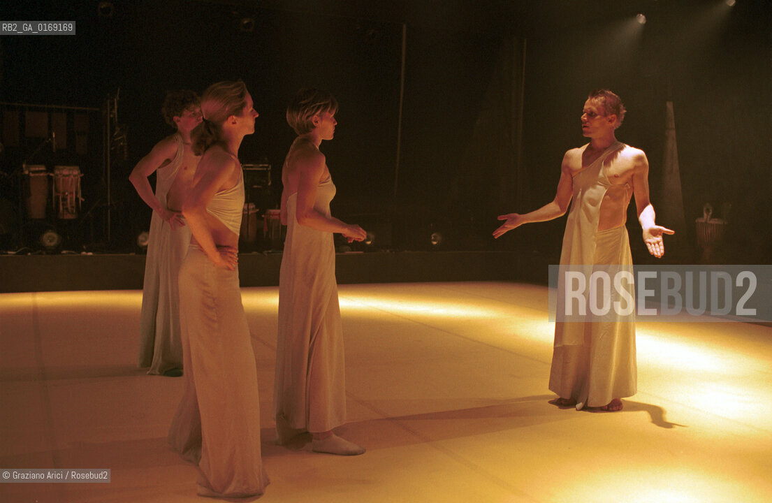 VENICE 22/06/2001 - LA BIENNALE DI VENEZIA : DANZAMUSICATEATRO-  REHEARSAL OF KAZE, COREOGRAPHER TERO SAARINEN, TOOTHPICK COMPANY, MUSIC BY YAS-KAZ - ©Graziano Arici/Rosebud2 / BALLO / BALLETTO