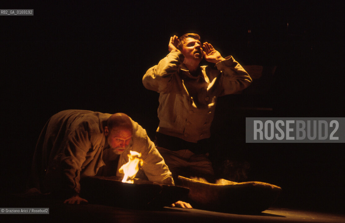 Nome: .OTELLO DI WILLIAM SHAKESPEARE.REGIA DI EIMUNTAS NEKROSIUS.Descrizione: .TEATRO / BIENNALE TEATRO  SHAKESPEARE & SHAKESPEARE / AL TEATRO GOLDONI.Credit: .Graziano Arici/Rosebud2 Costo: .A.Nazione: .ITALIA.Cittˆ: ..Data: .2001
