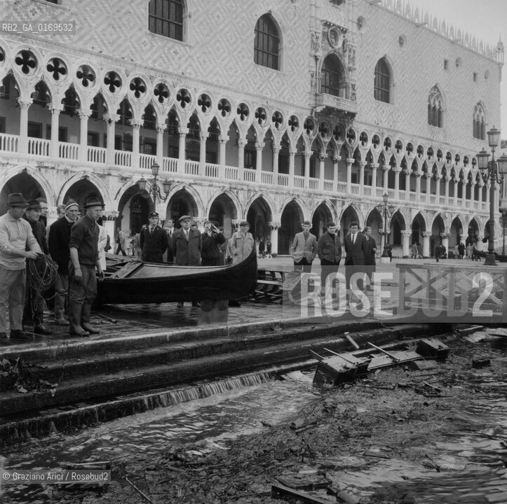 Caption: Nome:.ALTA MAREA , 5 NOVEMBRE 1966.HIGHT TIDE , 5 NOVEMBER 1966.Localizzazione:.VENEZIA / PIAZZA S. MARCO /.VENICE / ST. MARK S SQUARE .Soggetto:.RESTI IN PIAZZA SAN MARCO DOPO L ALTA MAREA DEL NOVEMBRE 1966.REMAINS OF THE HIGHT TIDE OF NOVEMBER 1966 IN ST. MARK S SQUARE .Cronologia:...Autore:...Stile:...Editori Stampatori:...Committenza:...Materia e Tecnica:...Collocazione:...Note:..Riproduzione Fotografica:.Graziano Arici/Rosebud2 .Copyright:.Graziano Arici/Rosebud2 .Data:.NOVEMBRE 1966..Costo:.A..Key:.ACQUA ALTA.HIGHT TIDE