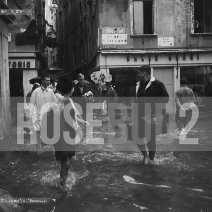 Caption: Nome:.ALTA MAREA ,  NOVEMBRE 1966.HIGHT TIDE ,  NOVEMBER 1966.Localizzazione:.VENEZIA / MERCERIE /. .Soggetto:..Cronologia:..Autore:...Stile:...Editori Stampatori:...Committenza:...Materia e Tecnica:...Collocazione:...Note:..Riproduzione Fotografica:.Graziano Arici/Rosebud2 .Copyright:.Graziano Arici/Rosebud2 .Data:.NOVEMBRE 1966..Costo:.A..Key:.ACQUA ALTA.HIGHT TIDE