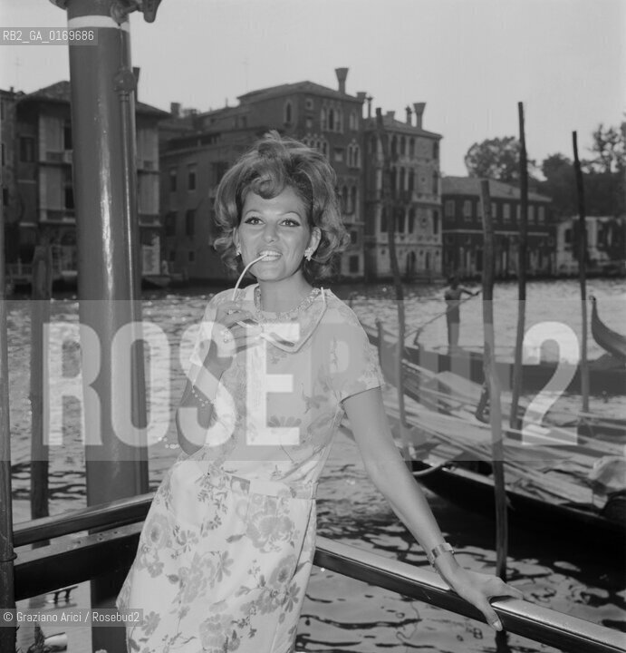 CINEMA / LATTRICE CLAUDIA CARDINALE (ITALIA) A VENEZIA / OCCHIALI / 1967 - © ARCHIVIO Graziano Arici/Rosebud2 