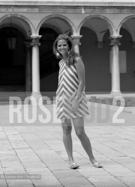 CINEMA / LATTRICE CLAUDIA CARDINALE (ITALIA) A VENEZIA / CON VESTITO A RIGHE / 1967 - © ARCHIVIO Graziano Arici/Rosebud2 