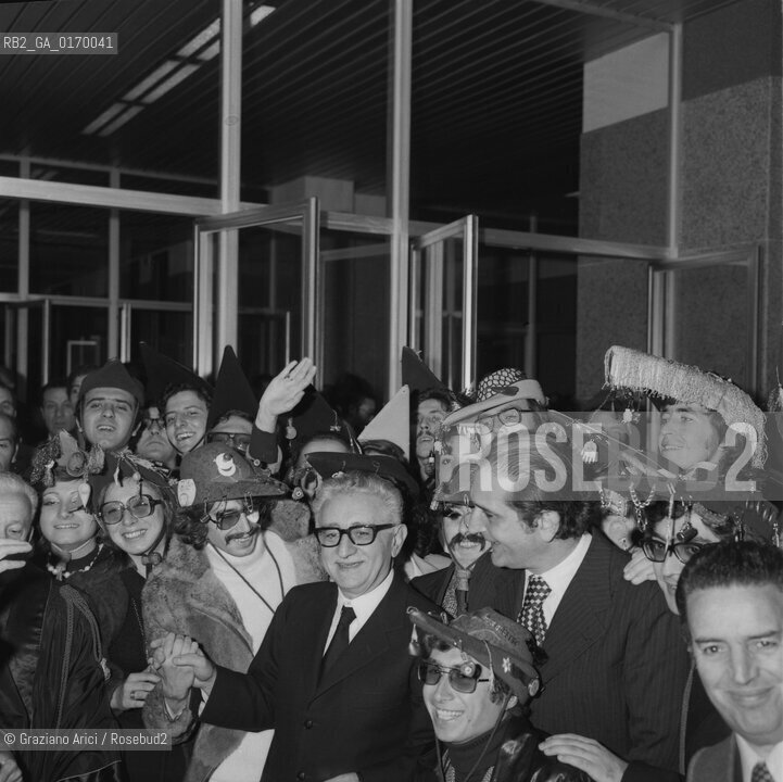 POLITICA / IL PRESIDENTE GIOVANNI LEONE IN VISITA ALLUNIVERSITA DI PADOVA / GOLIARDI  / 1973 - © ARCHIVIO Graziano Arici/Rosebud2 